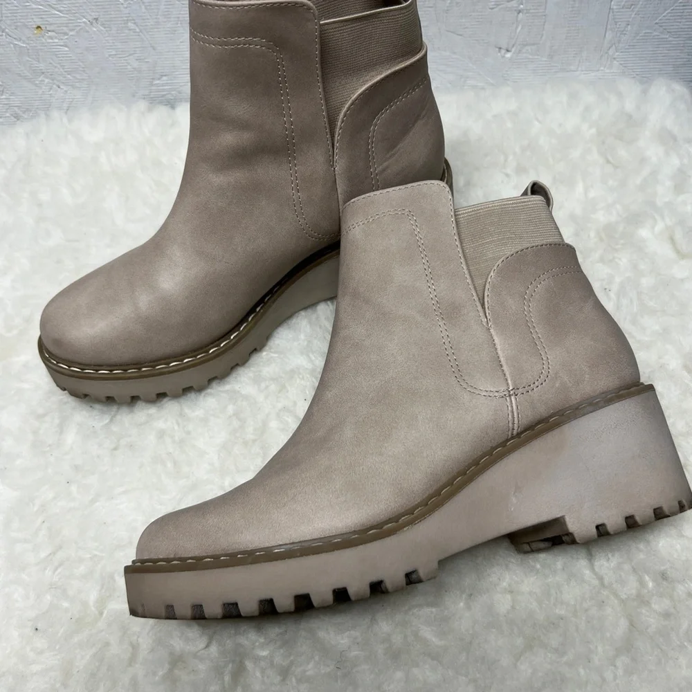 Dolce Vita Tan Almond toe Rielle Wedge Lug sole Boots Booties size 6.5 - Picture 4 of 6